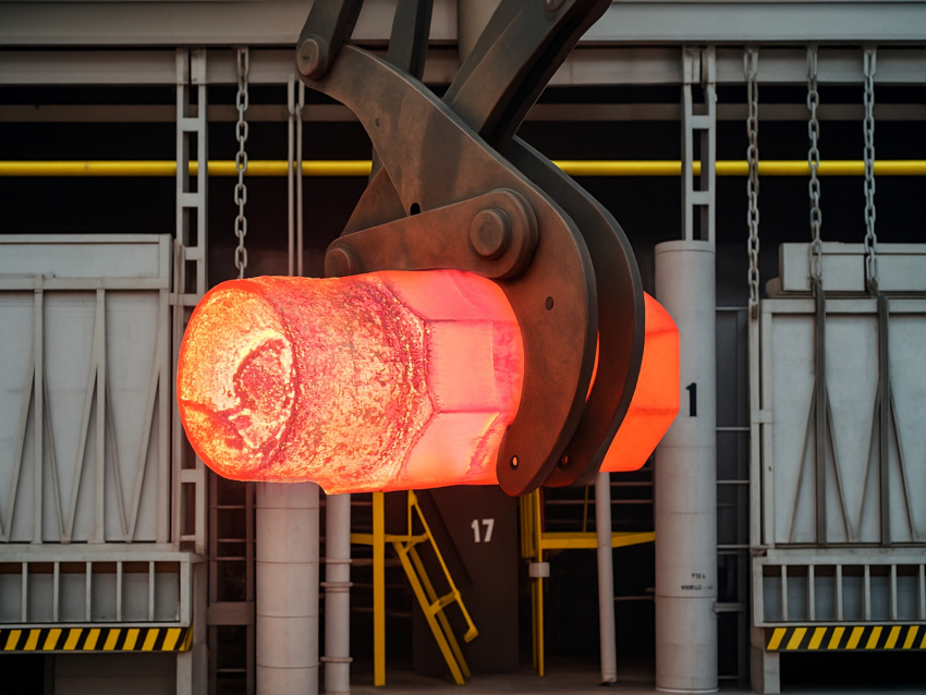 На «Красном октябре» впервые отлили сифонным способом слиток весом 125 тонн