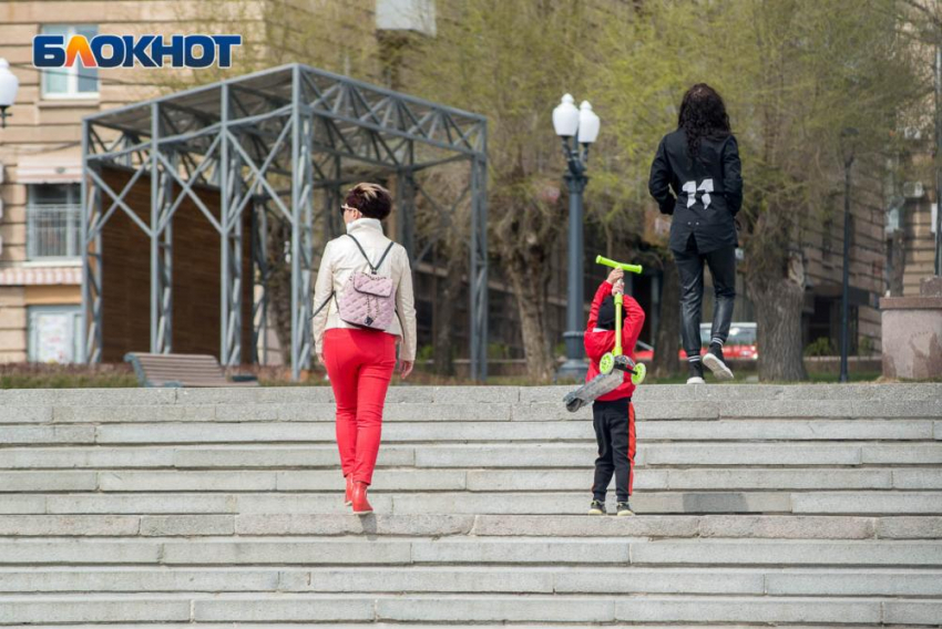 Каждый шестой житель Волгоградской области не достиг совершеннолетия