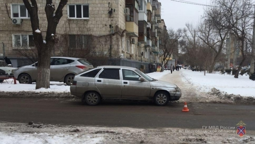 В центре Волгограда водитель ВАЗ-2112 переехал 86-летнюю пенсионерку