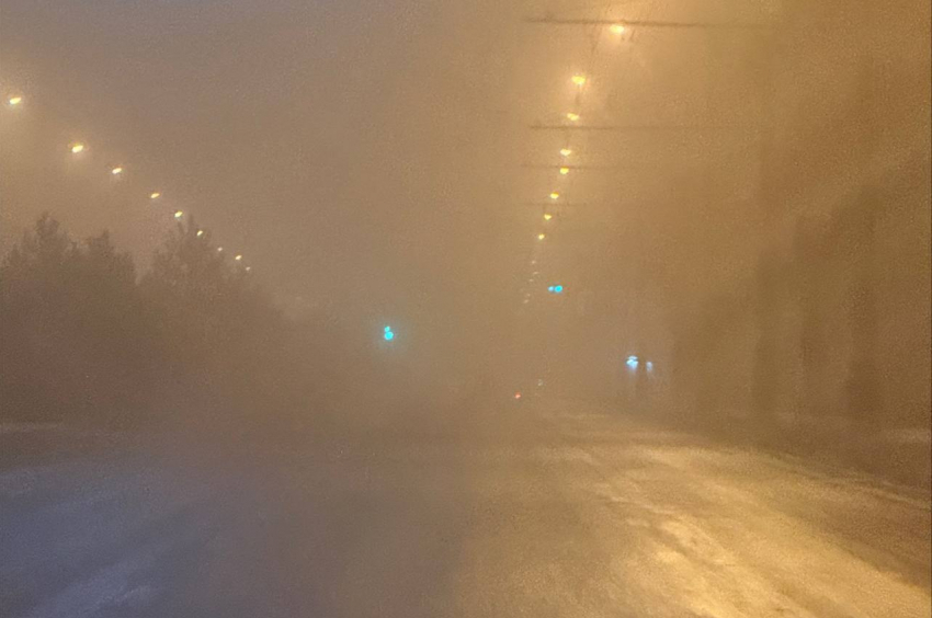 Из-за видимости 50 метров под Волгоградом закрыли трассу Р-228 на 12 часов