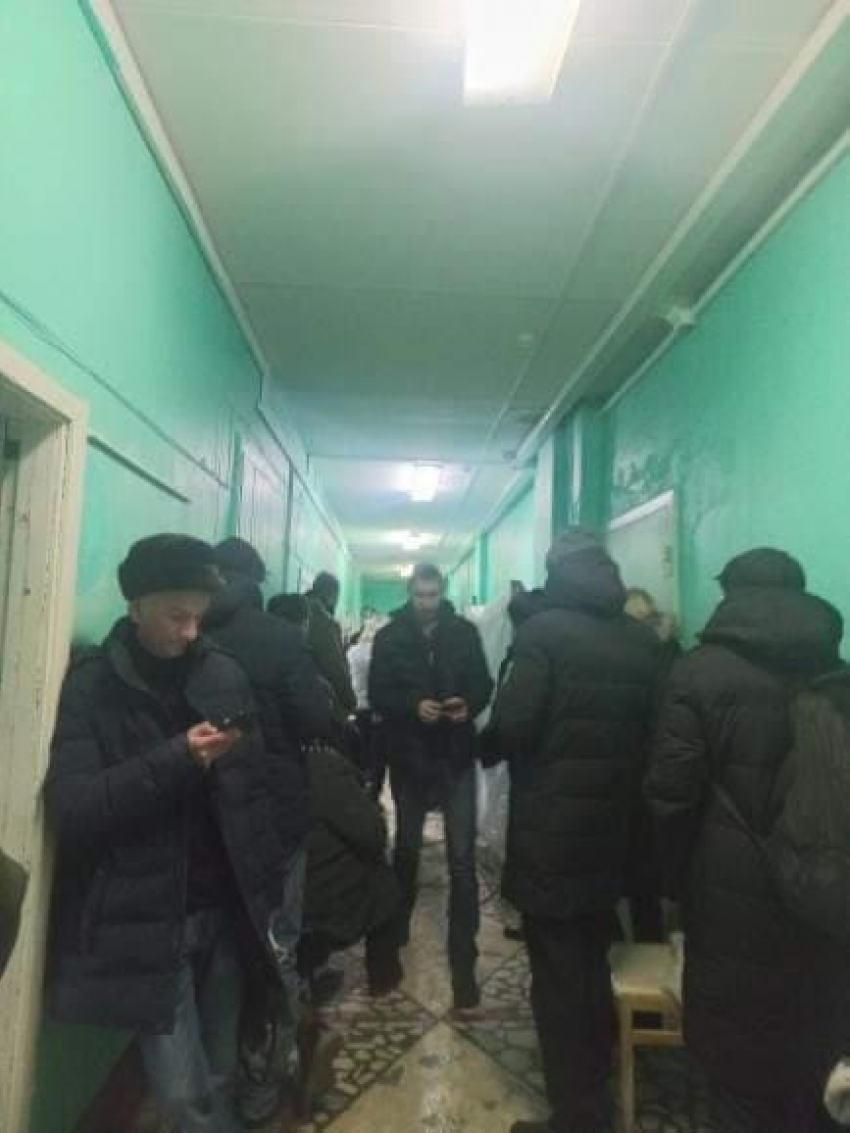  Адская очередь из больных образовалась в поликлинике Волгограда №16