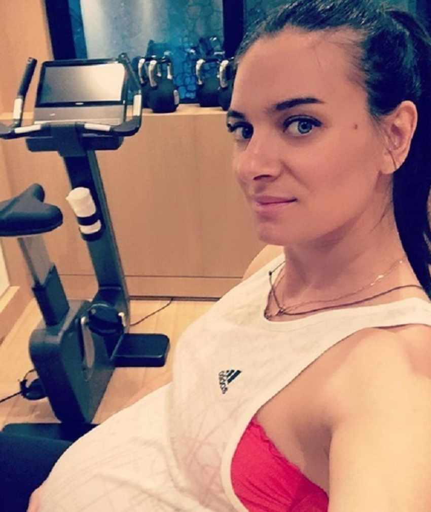 Беременная Елена Исинбаева похвасталась успехами на тренажере в спортзале