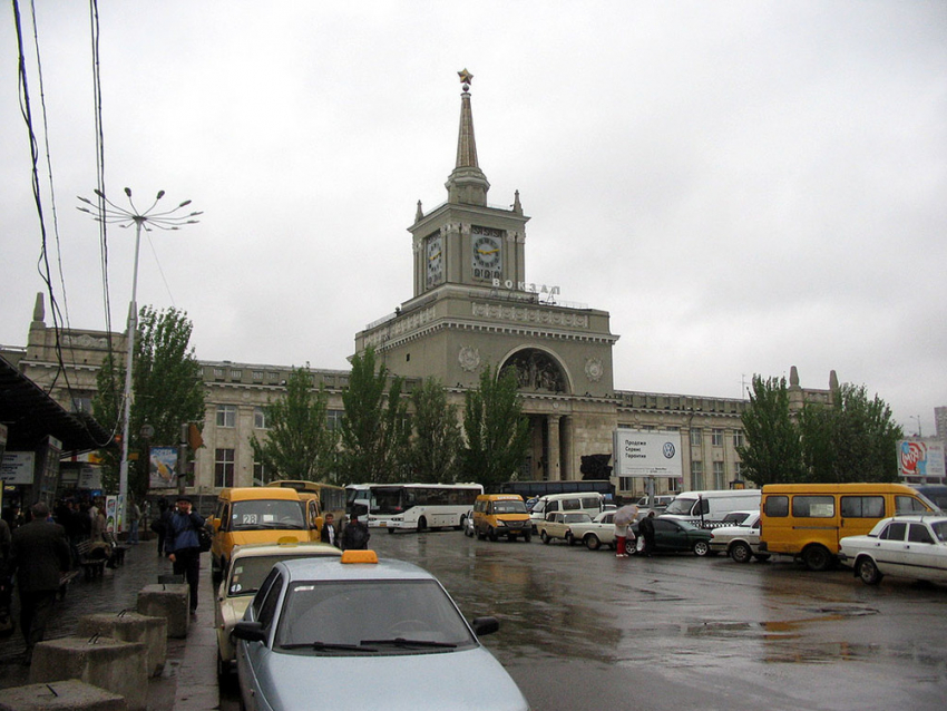 В Волгограде на Привокзальной площади новая схема движения транспорта