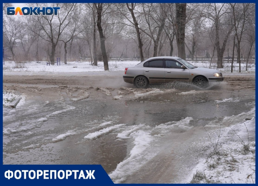 Первую продольную заливает, в домах отключили воду: в Волгограде новая крупная коммунальная авария