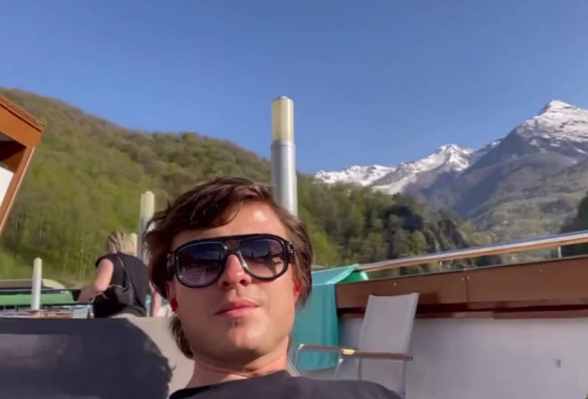 Прохор Шаляпин засветил загадочную Ларисон в пляжном угаре