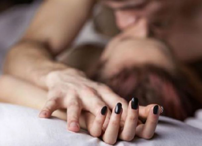 Любительское порно: Порно тихо люди спят