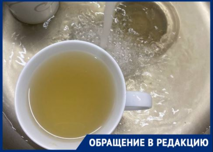 Пахнет тиной: на странную киселеподобную воду пожаловалась волгоградка