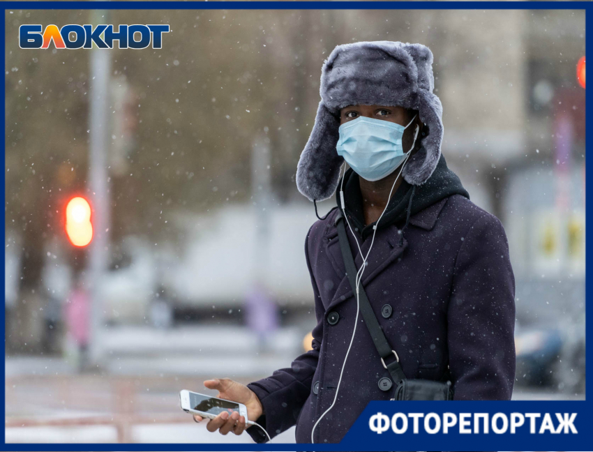 Волшебство первого снега на волгоградских улицах в объективе фотографа 
