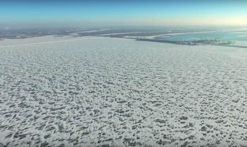 Ледяную пустыню на Волгоградском водохранилище сняли с высоты птичьего полета