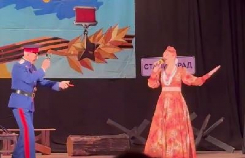 Столетний ветеран сплясал под «Калинку» на сцене волгоградского ДК