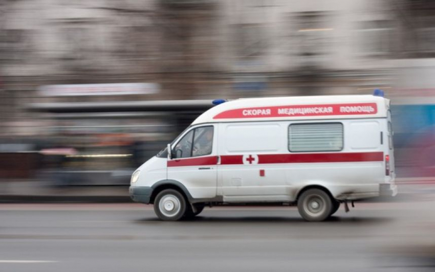 Во Фролово 23-летний парень на ВАЗ сбил мужчину с 5-летней дочерью