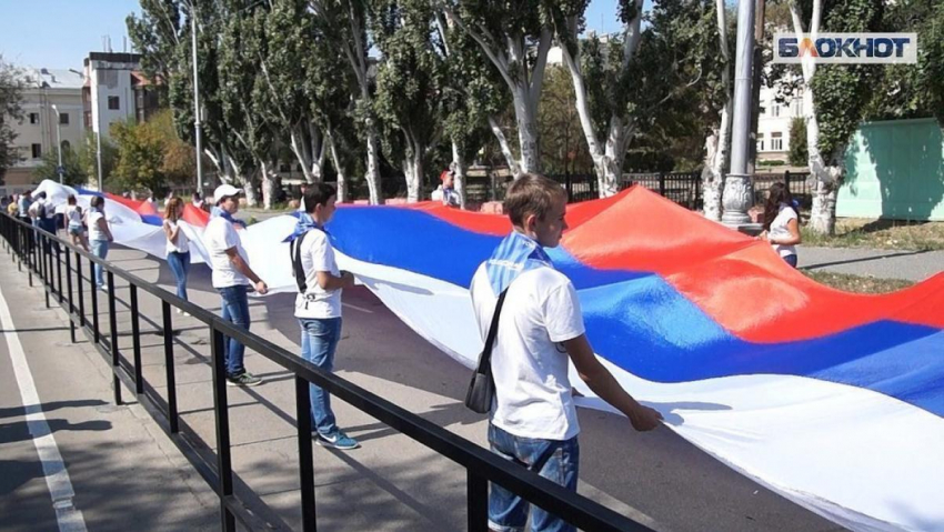 В День России по Волгограду пронесут 100-метровый триколор