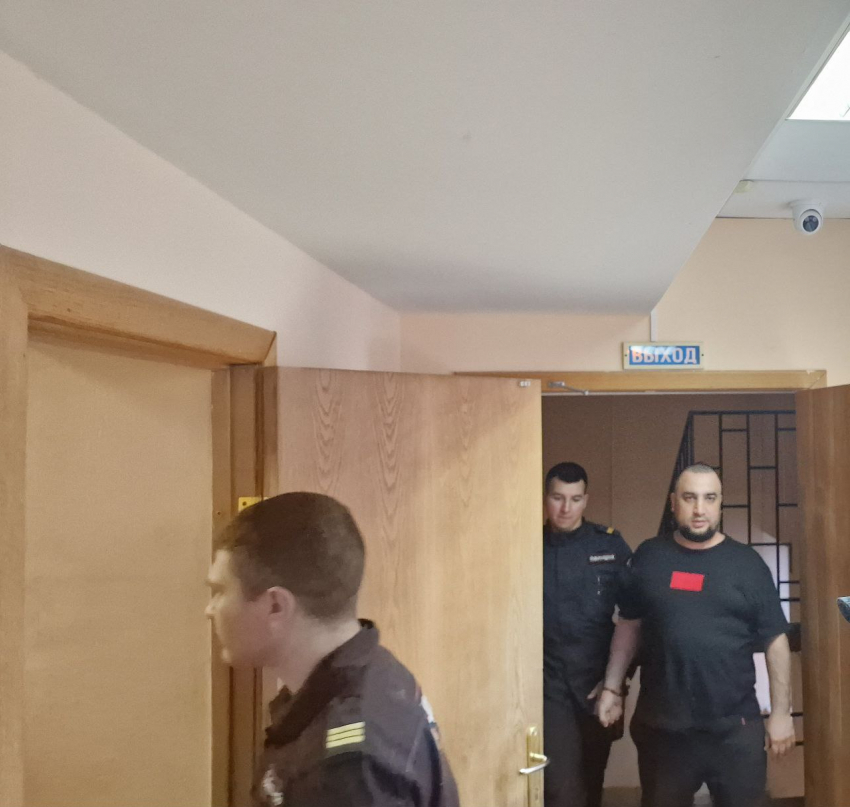 Лихач на Mercedes, смявший насмерть 19-летних друзей в Волгограде, потребовал оправдания