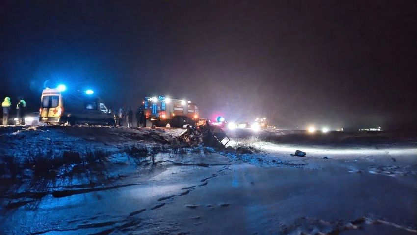 Лопнуло колесо: 17-летняя оказалась в числе погибших в ДТП с фурой под Волгоградом 