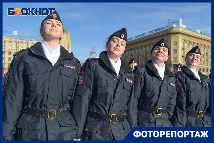 Красавицы-полицейские и мужественные ОМОНовцы: стражи порядка отметили профессиональный праздник в Волгограде