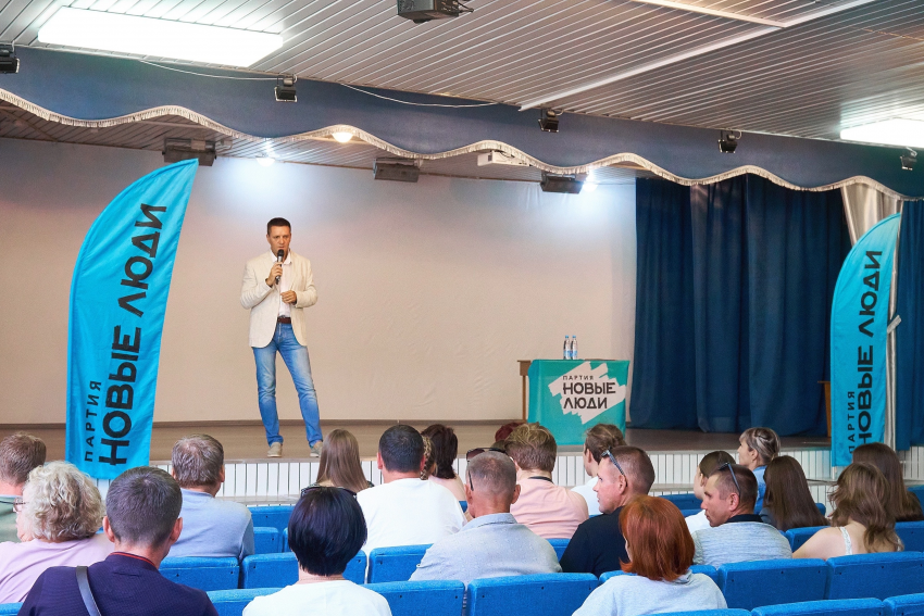 Кандидат в депутаты от «Новых людей» Игорь Капустин провел встречи с волгоградцами