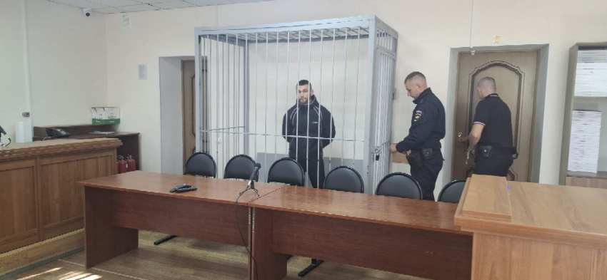 Волгоградца отправили в СИЗО за автоподставу с вымогательством 