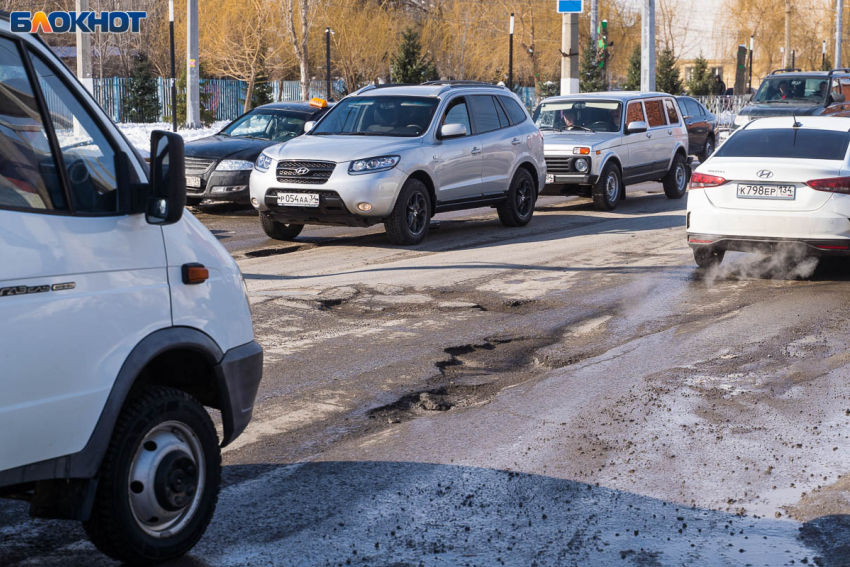 Идеальную погоду для смены резины назвали волгоградским автолюбителям