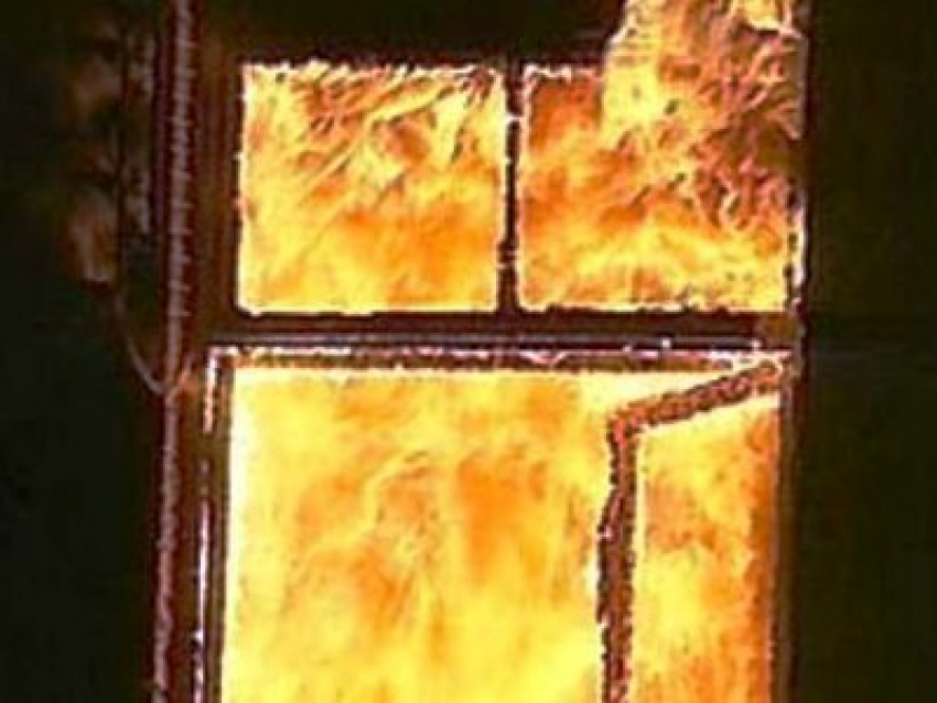 Под Волгоградом при пожаре пострадала 73-летняя хозяйка квартиры