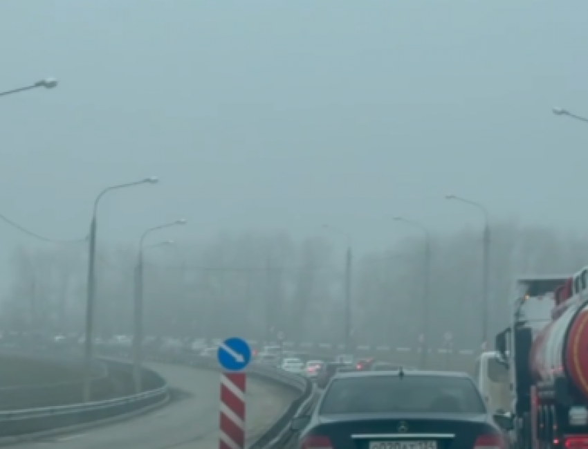 Названа причина пробки на Волгоградском мосту