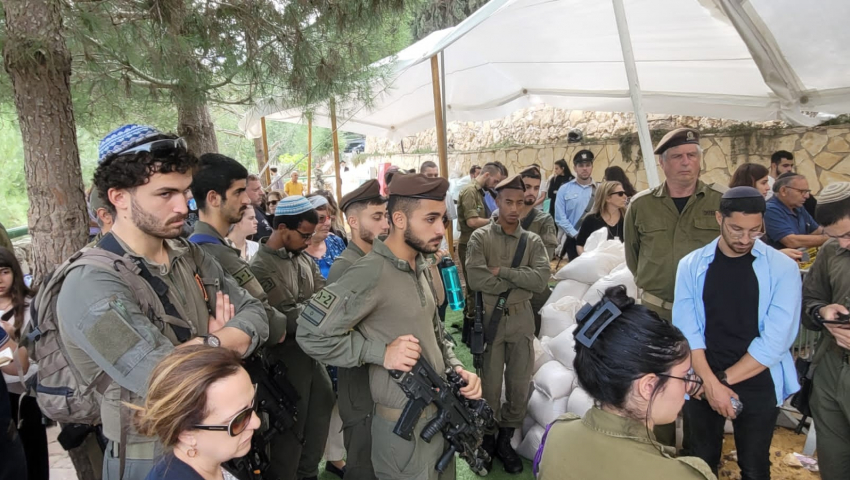 Погибшему волгоградскому военному открыли мемориал на главном кладбище Израиля