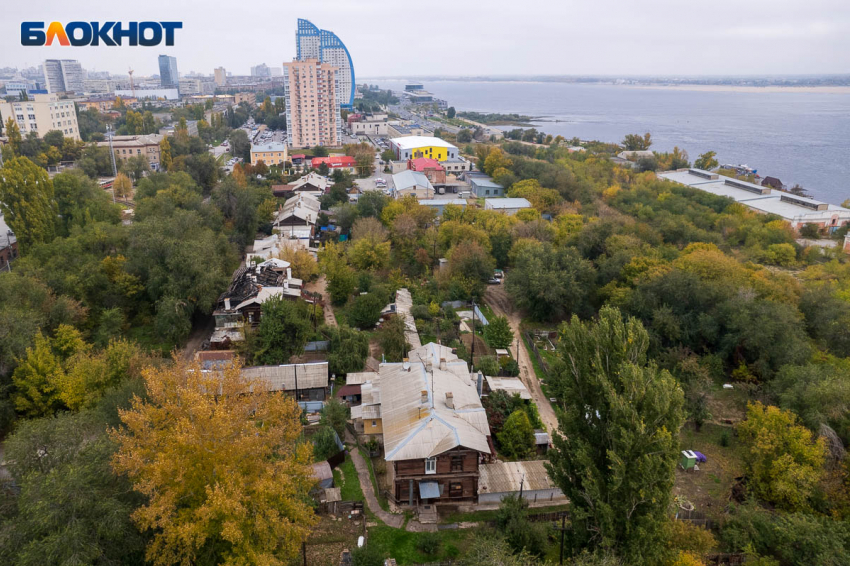 Дом в центре Волгограда неделю остается без газа из-за утечки и замурованной трубы