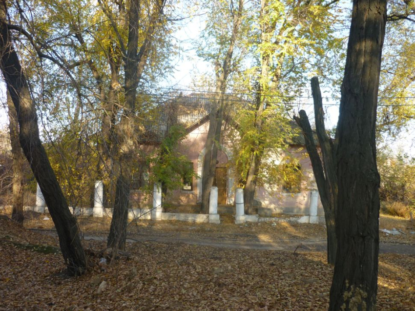 Опасные для окружающих развалины бывшей городской больницы приватизирует под снос мэрия Волгограда