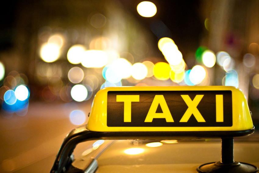 Таксист обокрал девушку, возвращавшуюся из ночного клуба в Волгограде