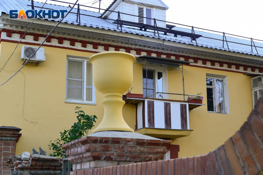 Халтурный капремонт заставили переделывать на доме сталинградской постройки в Волгограде 