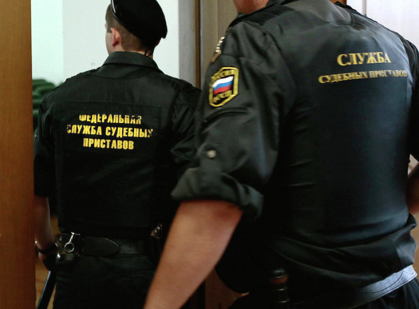 Приставы в Волгограде вернули пенсионерке квартиру, отобранную дочерью