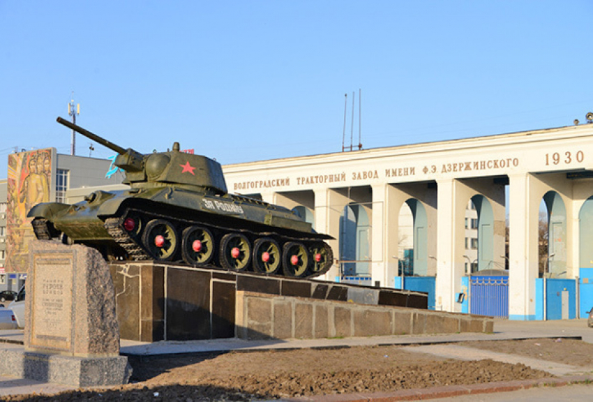 На тракторном заводе в Волгограде сгорел заброшенный цех