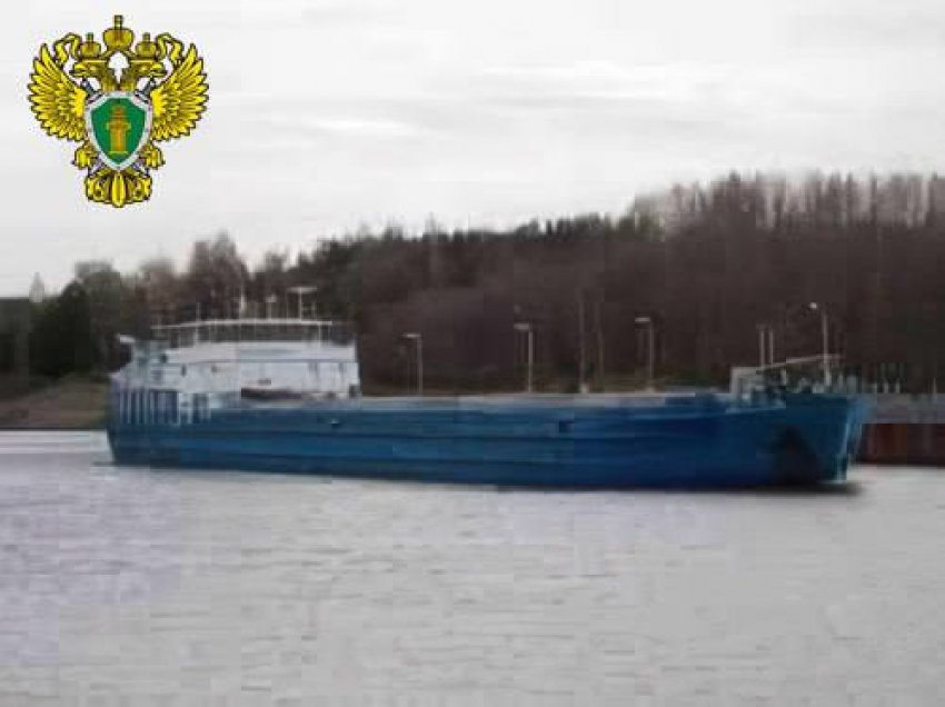 Баржа «Балахана» села на мель под Волгоградом 