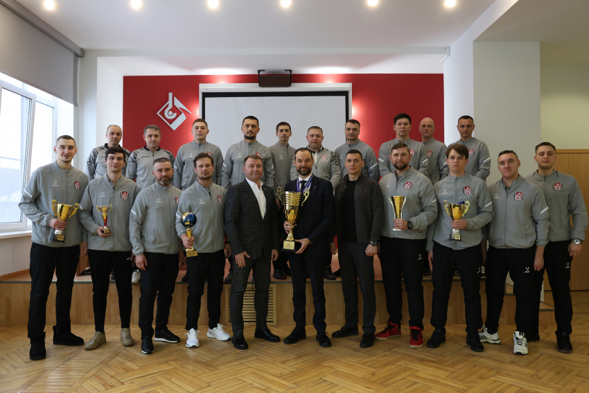 Планы на новый сезон: на «Красном октябре» прошла встреча руководства и заводской сборной по футболу