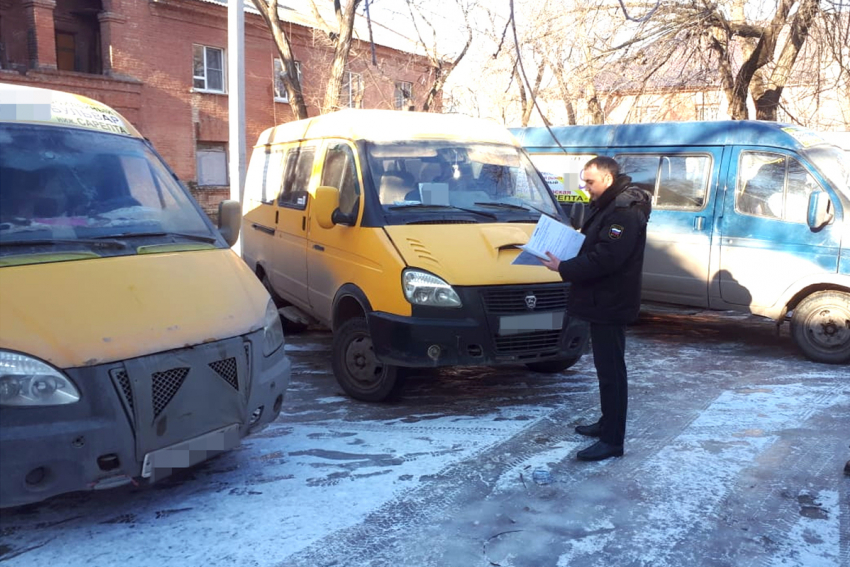 В Волгограде приставы сняли с рейса девять маршруток за миллионные долги