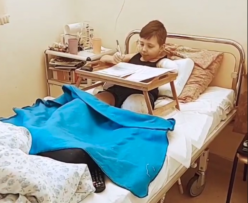 «Зажало ножки, и было очень холодно»: лишившийся конечностей 10-летний мальчик о  ДТП с волгоградским автобусом