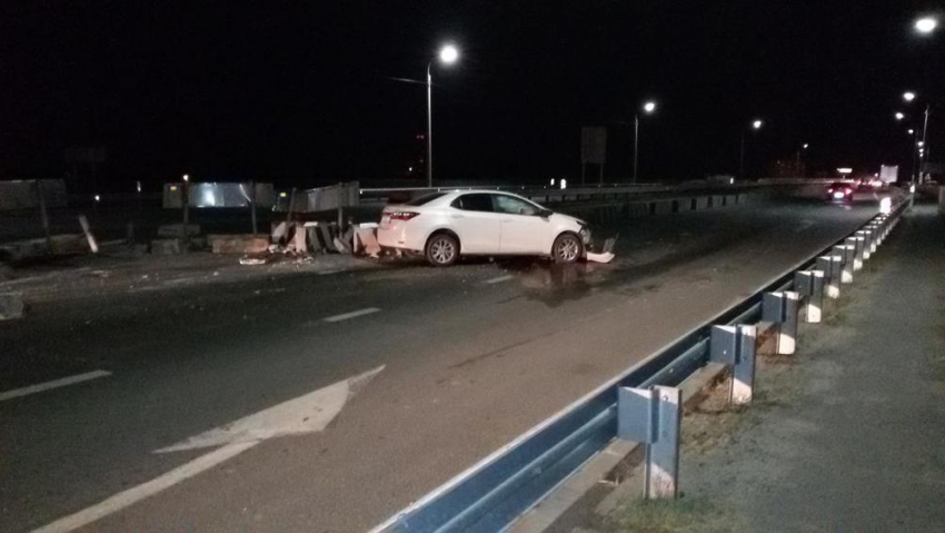 Под Волгоградом 40-летний водительToyota Corolla влетел в бетонный блок