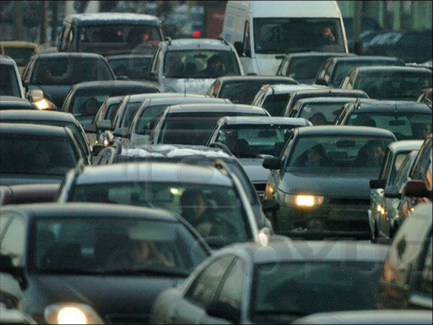 В воскресное утро в Волгограде затруднено движение в центре города