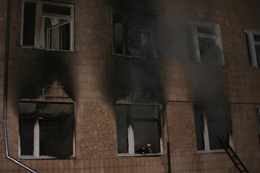 При пожаре в пятиэтажке Волгограда заживо сгорел мужчина