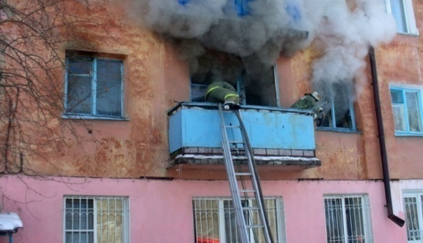 Под Волгоградом горел многоквартирный дом