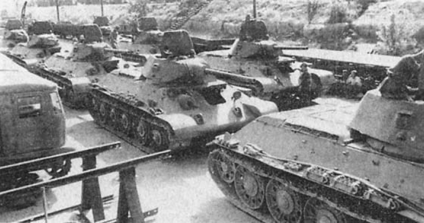 Легендарные Т-34 вновь отобьют Сталинградский тракторный завод у немецких захватчиков
