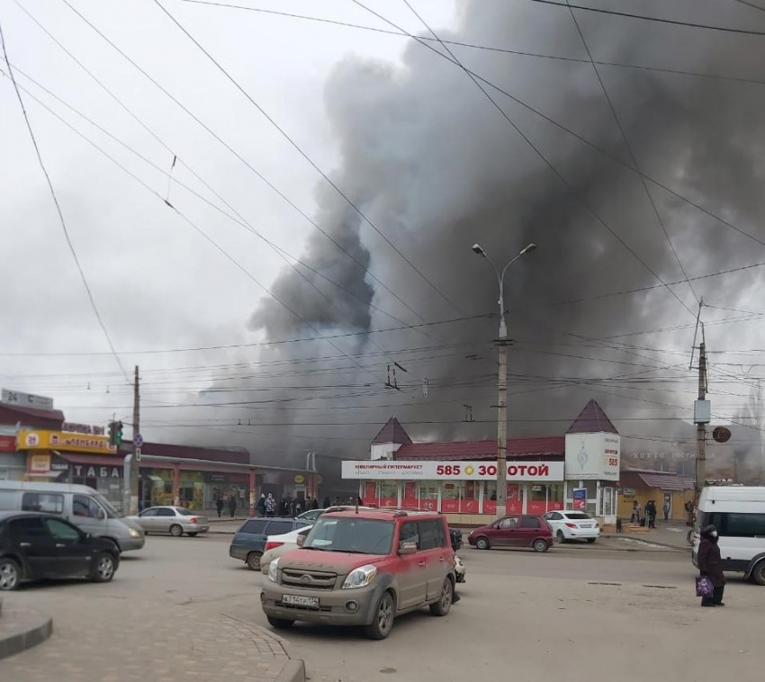 Качинский рынок горит в Волгограде
