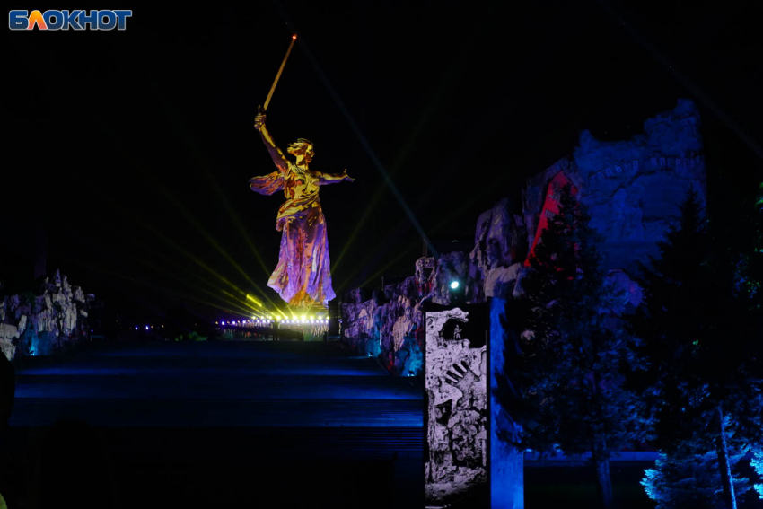 Гигантские светильники потребовали срочного ремонта на Мамаевом кургане