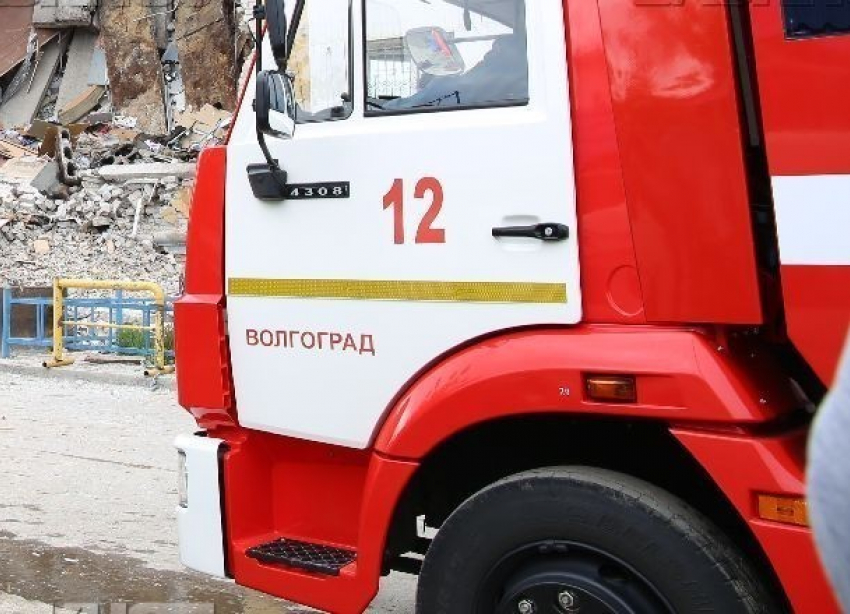 Сразу пять автомобилей сгорели в Волгоградской области 