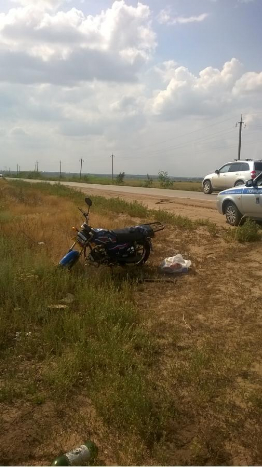 На юге Волгограда 17-летний подросток перевернулся на скутере