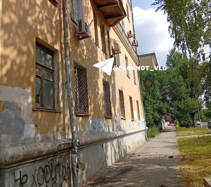 В Волгограде осыпается дом-памятник архитектуры