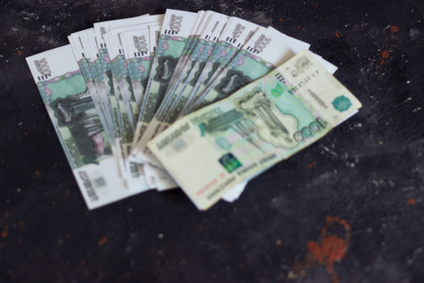 Специалисты выяснили, какие банкноты чаще всего подделывают в Волгограде