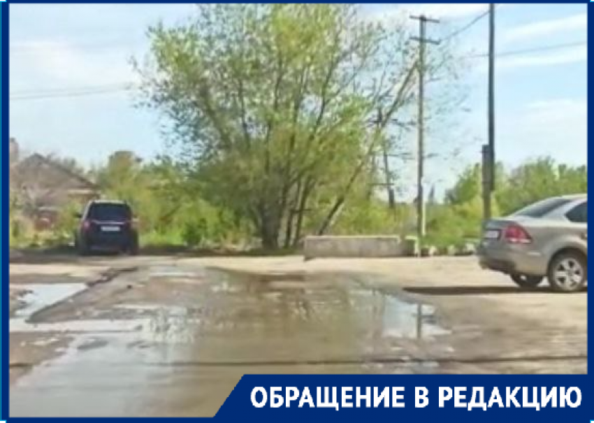 «Ходим по морю фекалий»: волгоградцев 20 дней затапливает канализационными стоками