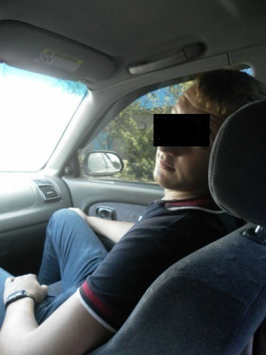 В Волгограде прохожие задержали парня, избивавшего второклассника