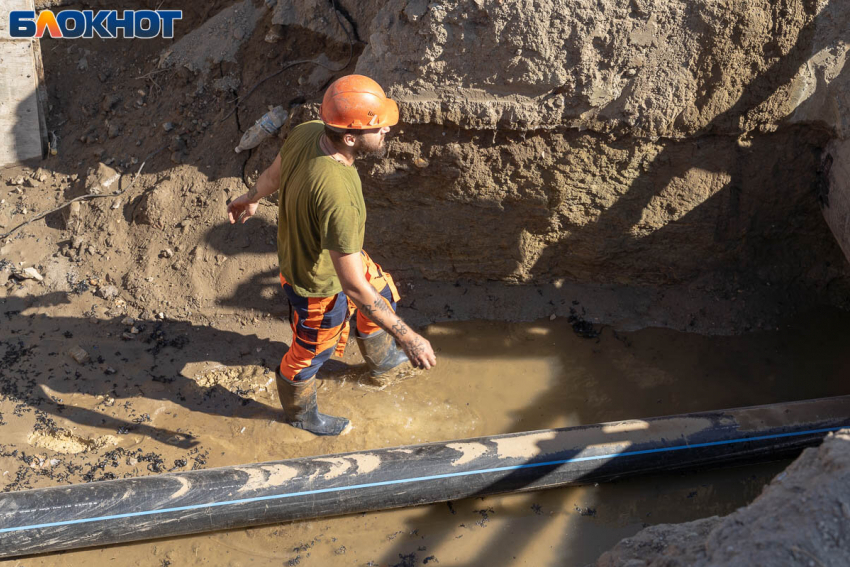 Горячую воду отключат сотням волгоградцам 15 сентября: график 