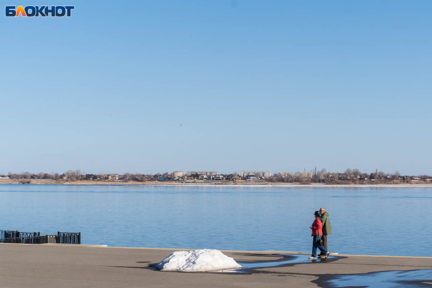 Утро в условиях ракетной опасности провели волгоградцы